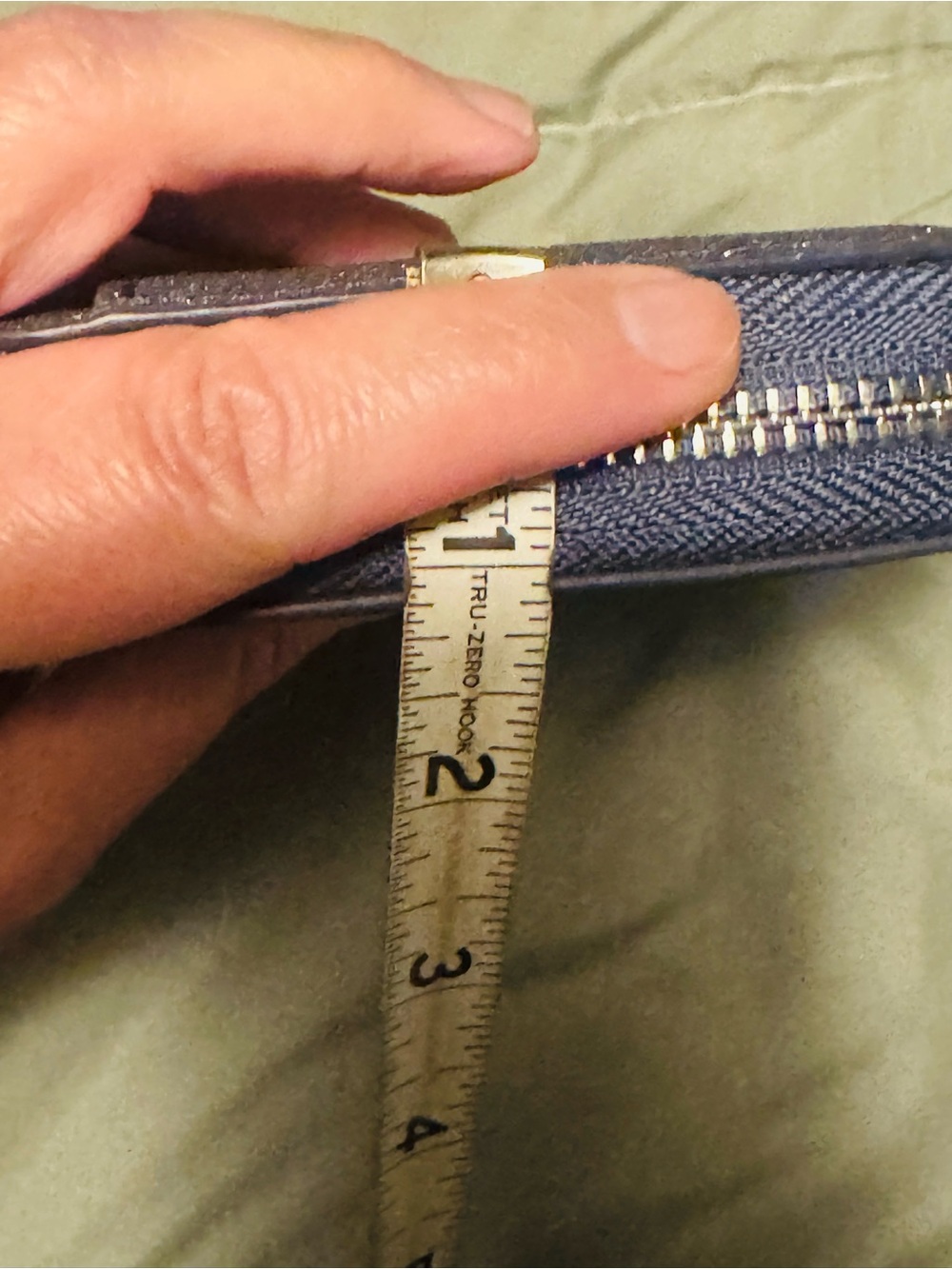 BEAUTIFUL Kate Spade Silver/ Gray glitter Zip-around longClutch /wallet NWOT - Picture 8 of 16